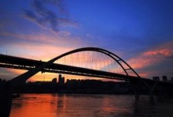 重庆长江大桥爆料视频播放,网友热议桥梁风采